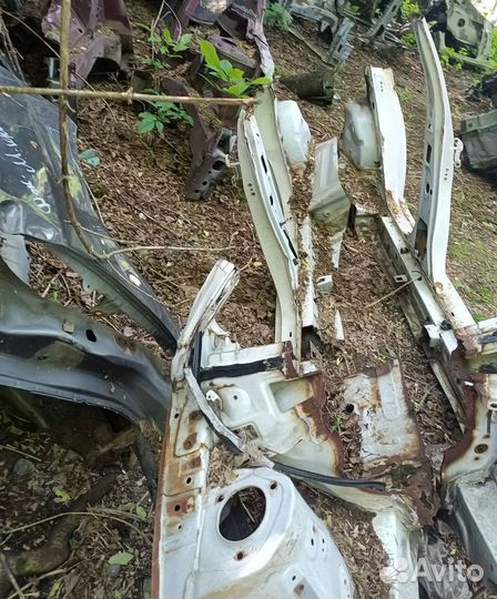 Порог кузовной правый Geely Mk Cross