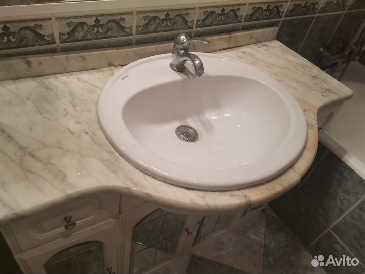 Тумбу с раковиной в ванную комнату бу продаю