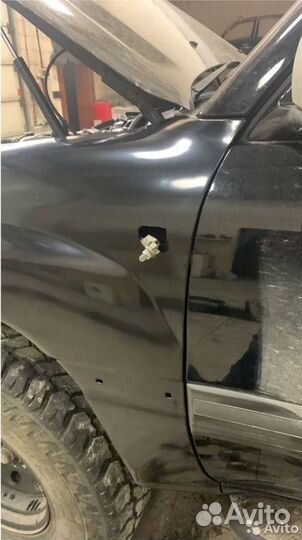 Переднее крыло левое Toyota Land Cruiser 100 LX470