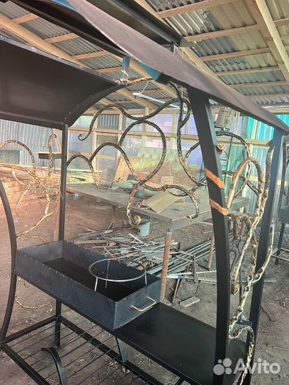 Мангал с крышей