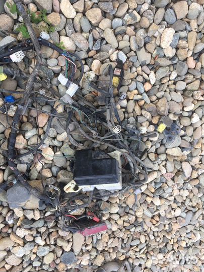 Toyota funcargo блок предохранттелей с проводкой