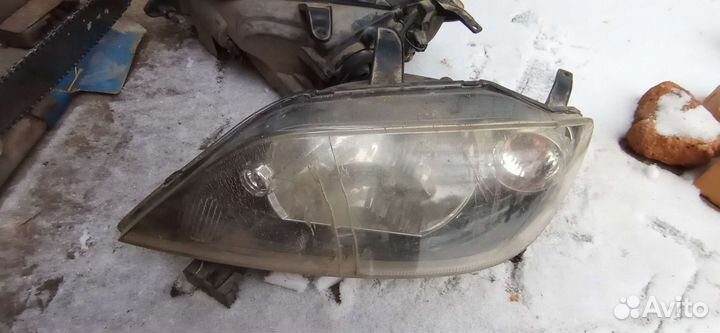 Фара Mazda demio