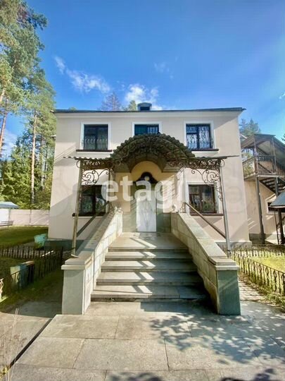 Коттедж 355,1 м² на участке 53,5 сот.