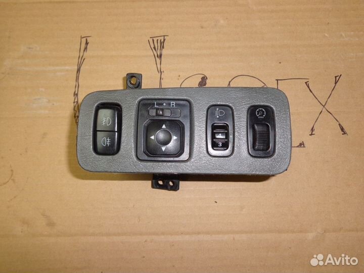 Блок управления светом зеркалами Mitsubishi Space