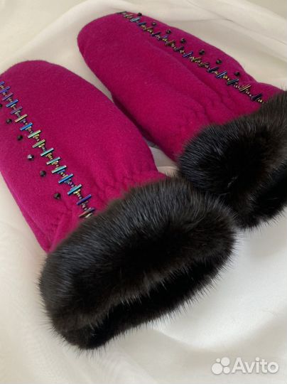 Варежки кашемировые розовые с вышивкой меховые