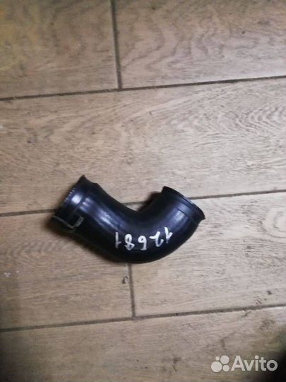 Патрубок чистого воздуха (к турбине) Volkswagen 4