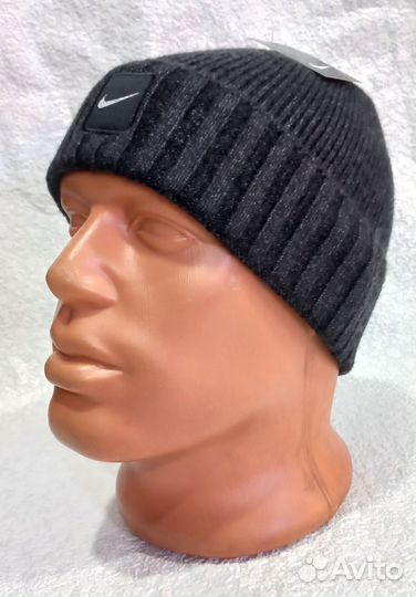 Спортивные демисезонные шапки 