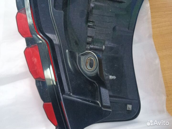 Задний правый фонарь на Прадо 2018