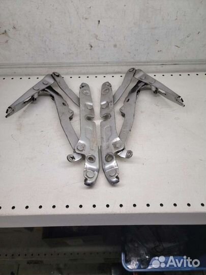 Петля крышки багажника седан Audi A6 C6 2005г