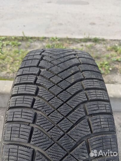 Pirelli Ice Zero FR 235/55 R17 103T