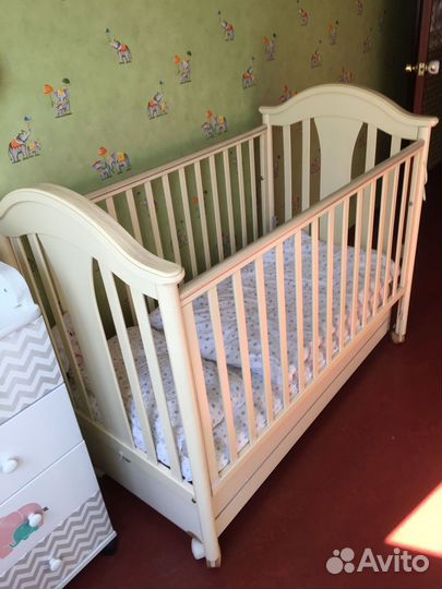 Детская кроватка