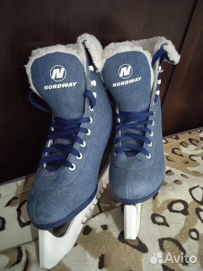 Коньки фигурные 40 размер утепленные