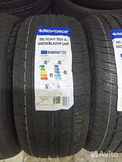 Windforce Snowblazer UHP 215/50 R17