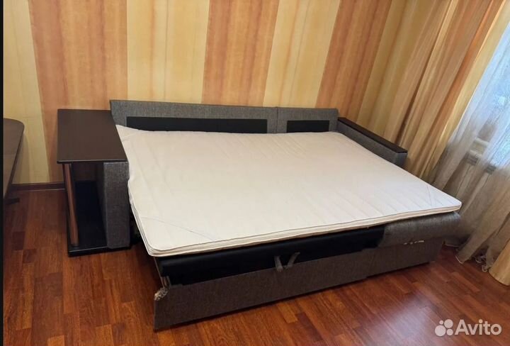 Диван-кровать угловой