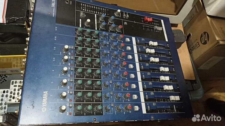 Микшерный пульт Yamaha MG12/4