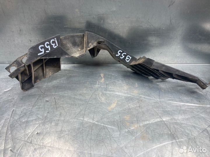 Направляющая заднего бампера правая Volkswagen