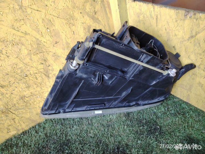 Фара правая Volkswagen Touareg BAC