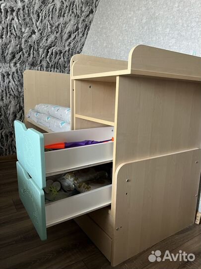 Детская кроватка с маятником