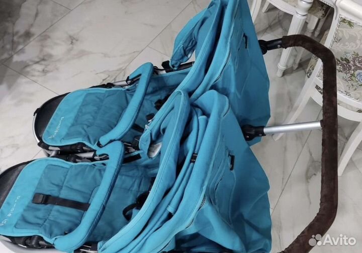 Коляска для двойни bumbleride