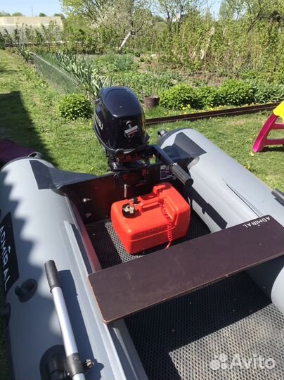 Лодка с мотором