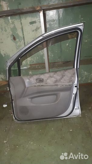 Дверь Nissan Liberty