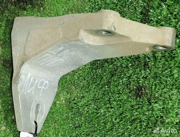 Опора двс Leaf перед.R б/у