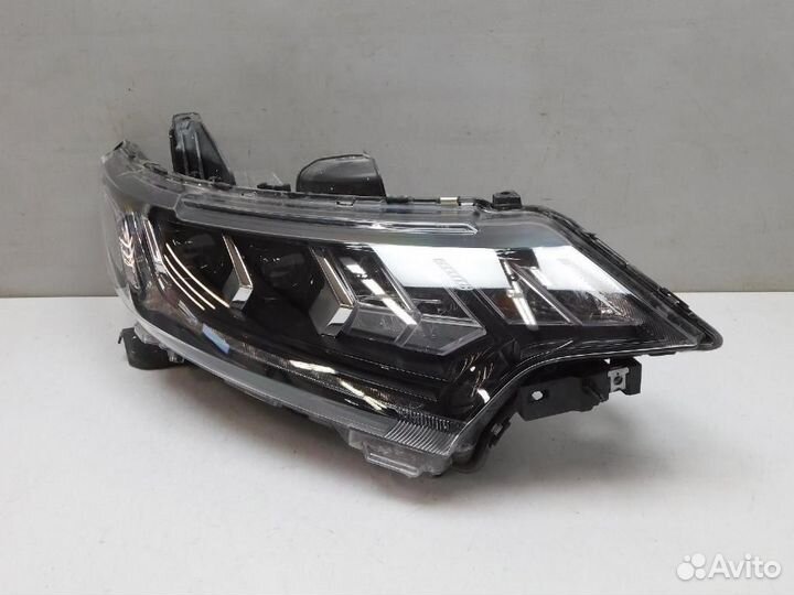 Фара правая Mitsubishi Outlander