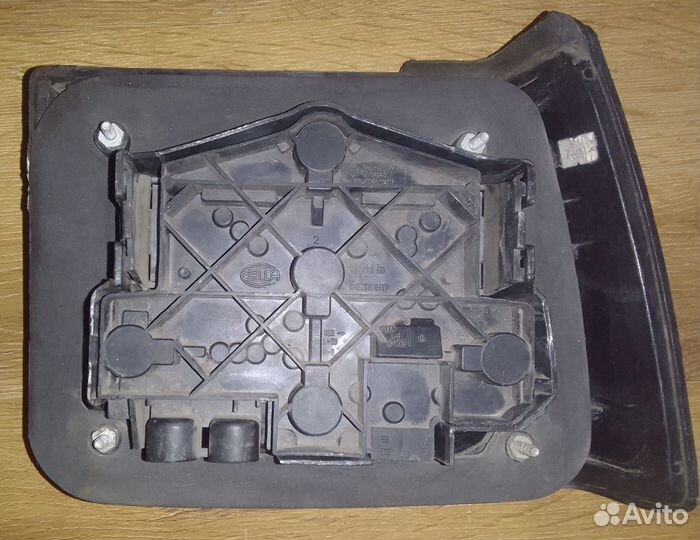 Задняя левая фара Volkswagen Golf 2 Jetta