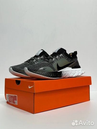 Кроссовки оптом