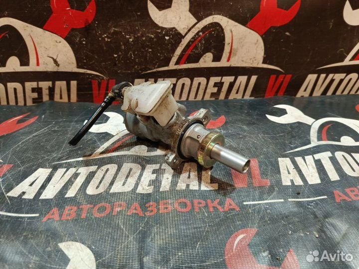 Главный тормозной цилиндр Ford Focus 1 MK1 1.8L