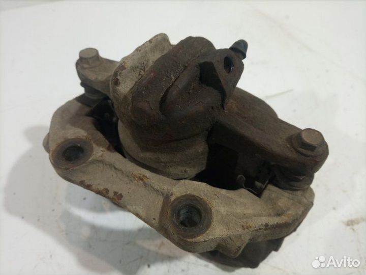 Суппорт передний правый Peugeot 307 универсал 2.0