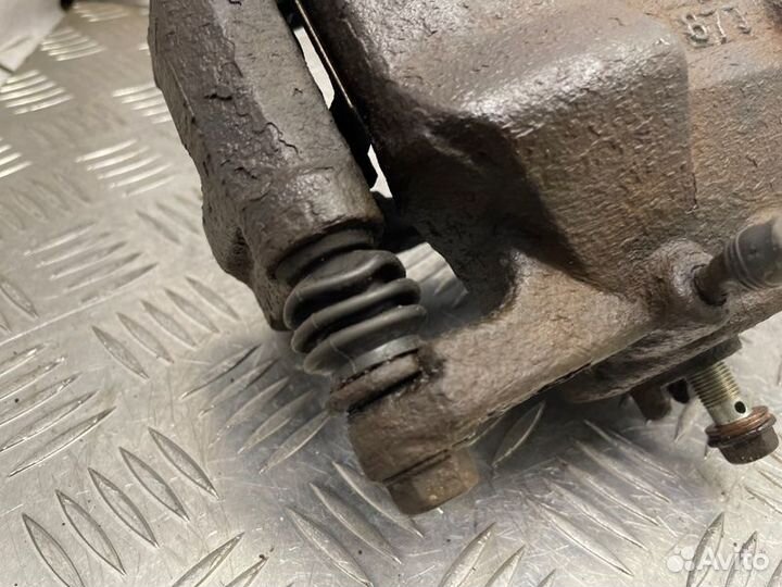 Суппорт тормозной передний правый Nissan X-Trail