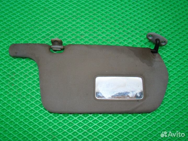 Солнцезащитный козырек правый Nissan Sunny