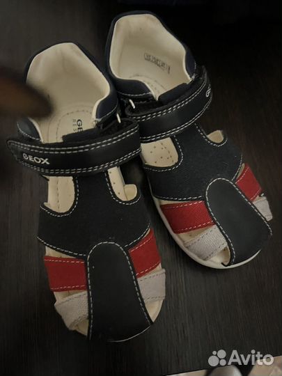 Сандалии новые