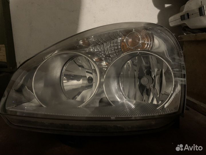 Фара левая priora