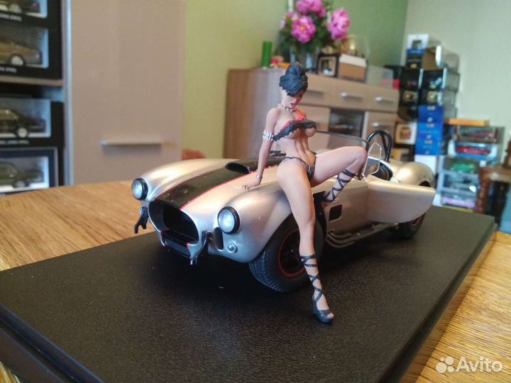 Фигурка девушки, 1/18