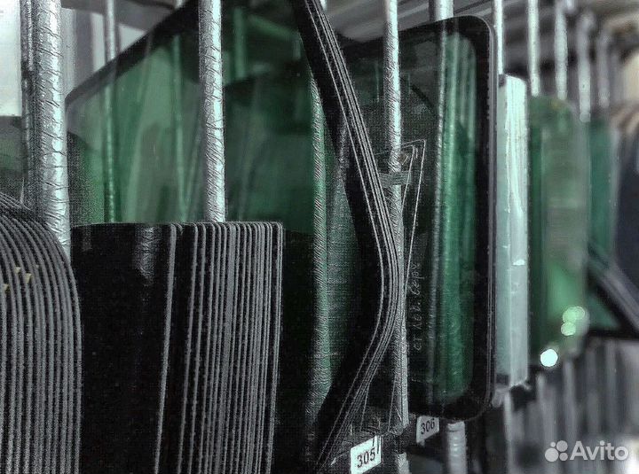 Стекло кабины mustang 744