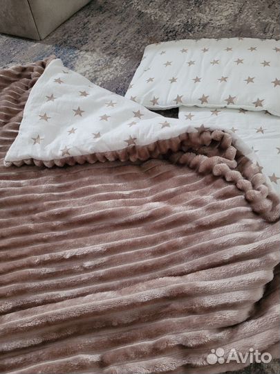 Детское одеяло и подушка в кроватку