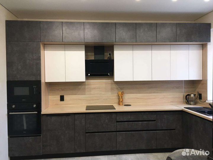 Уютная и современная кухня, удобные шкафы-купе