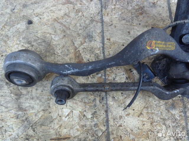 Кулак поворотный левый BMW 3-Series E90