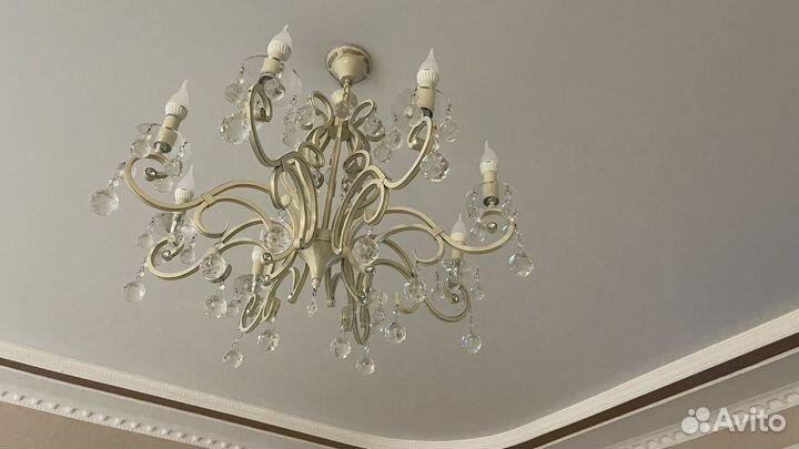 Люстра металлическая с хрусталем