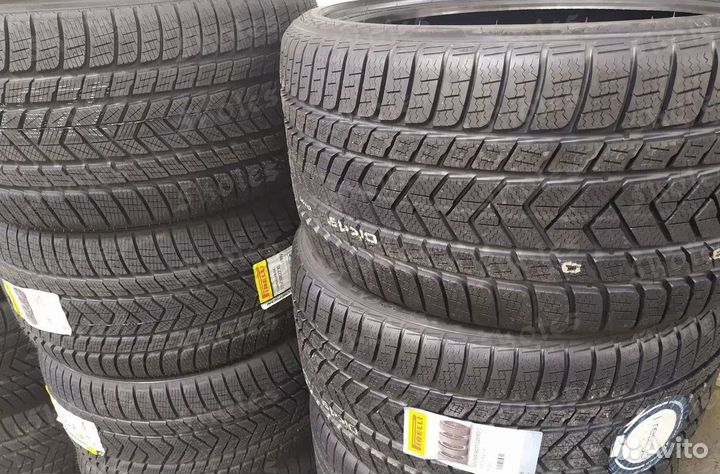 Pirelli Scorpion Winter RFT 275/40 R22