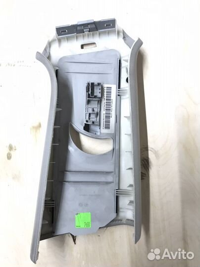 Обшивка левой стойки Passat B7