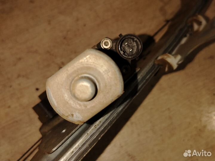 Стеклоподъемник передний левый Ларгус