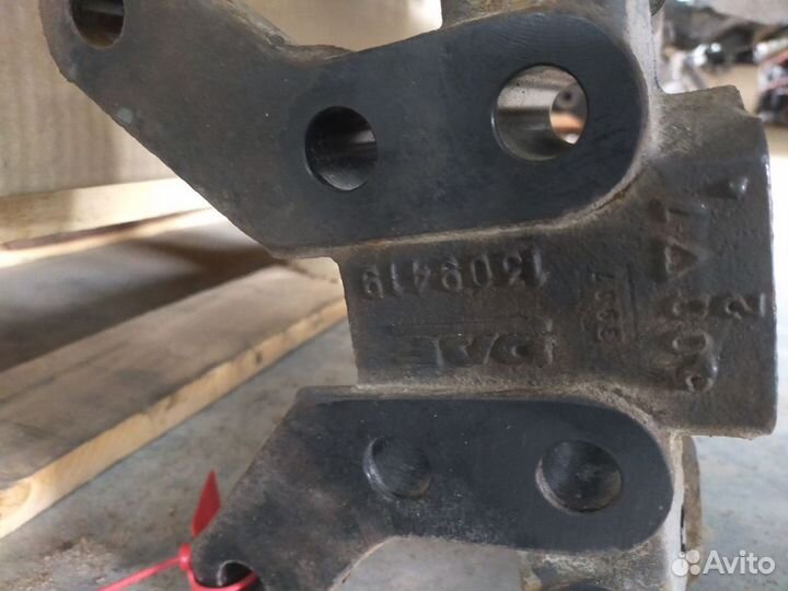 Кронштейн ступеней (обслуживающий)