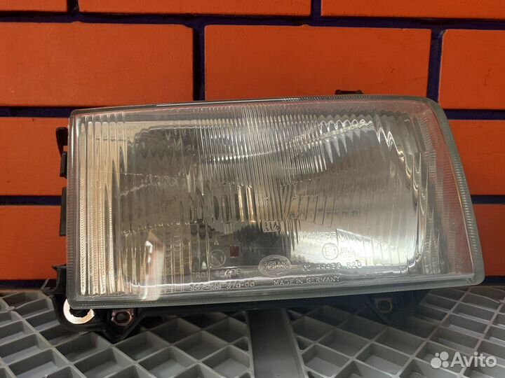 Фара передняя правая Volkswagen Transporter