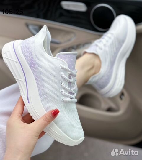 Кроссовки женские