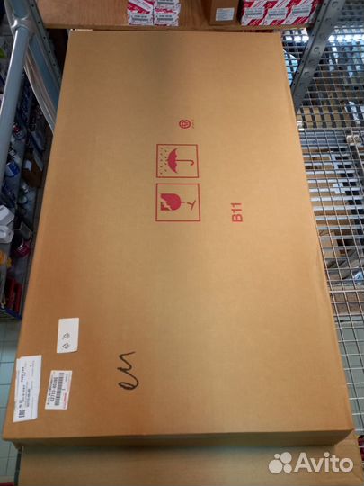 Стекло правое багажного отсека Тойота LC 200 2017