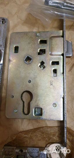 Замок дверной с ручками