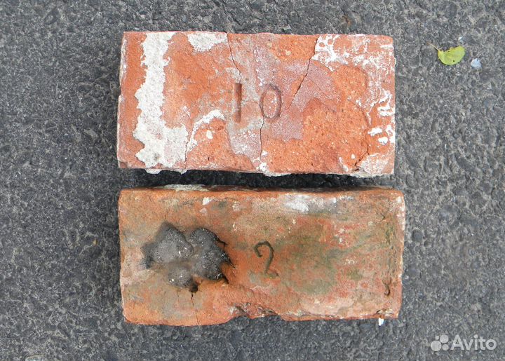 Кирпич с клеймом